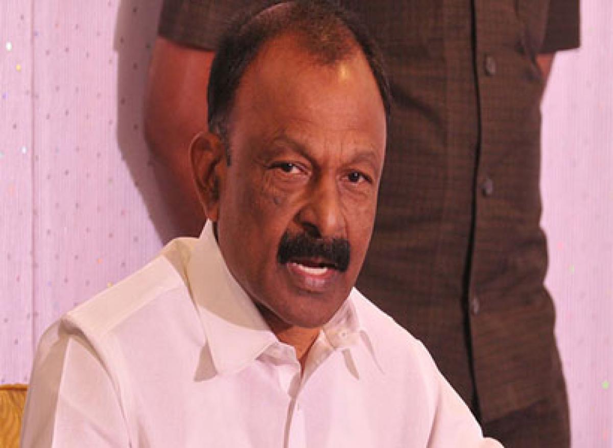 Raghuveera Reddy faults Chandrababu over Special Status